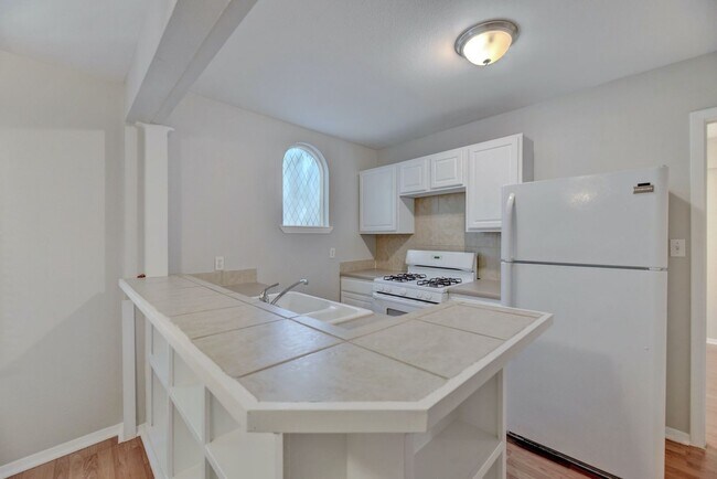 Foto del edificio - 2712 Whitis Ave