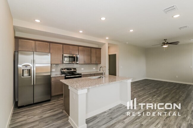 Foto del edificio - 557 Raglands Rd