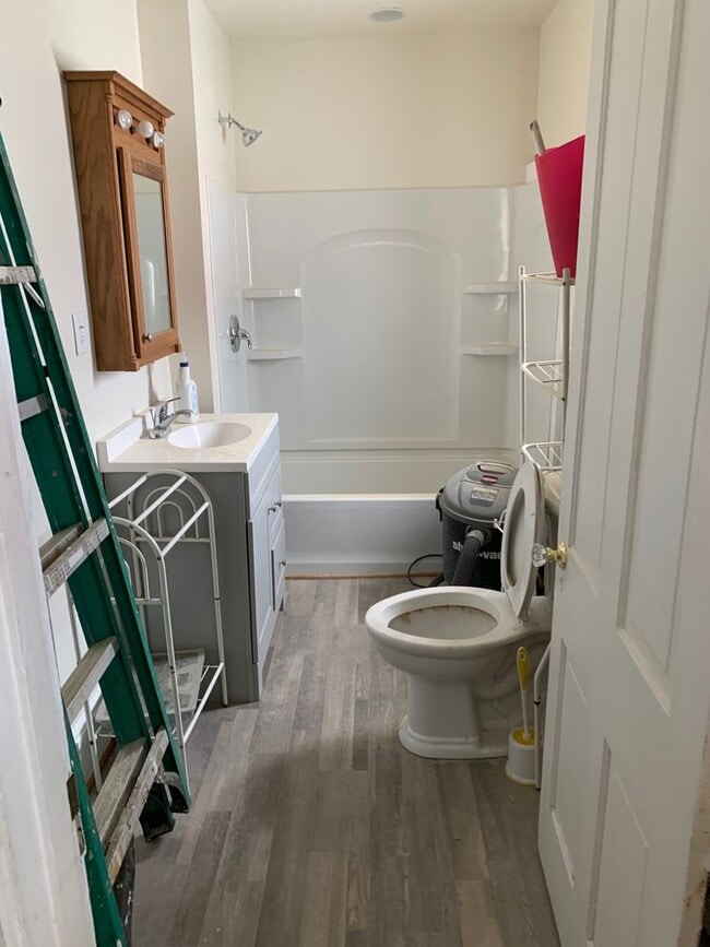 Foto del edificio - Downtown Buena Vista 2nd floor apartment 5...