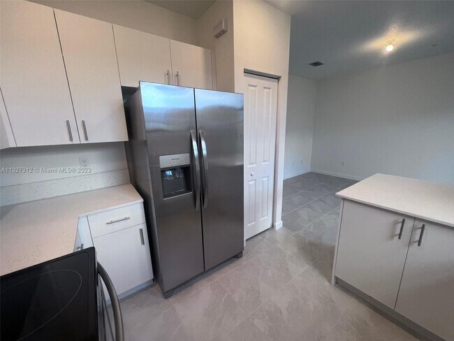 Building Photo - 232 SW 159th Terrace