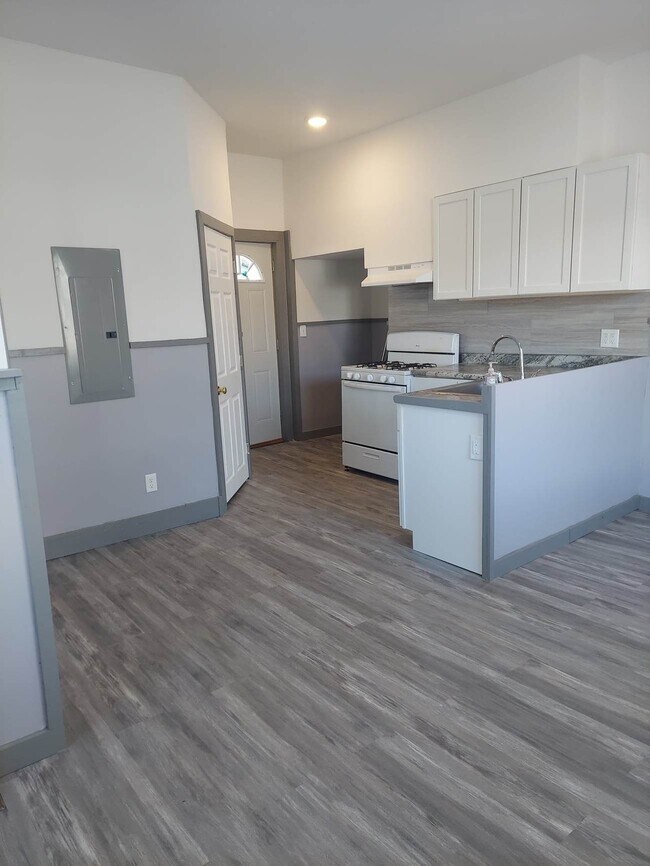 Cocina - 36 W Eau Claire St