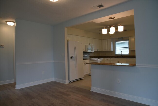 Foto del edificio - 735 98th Ave N