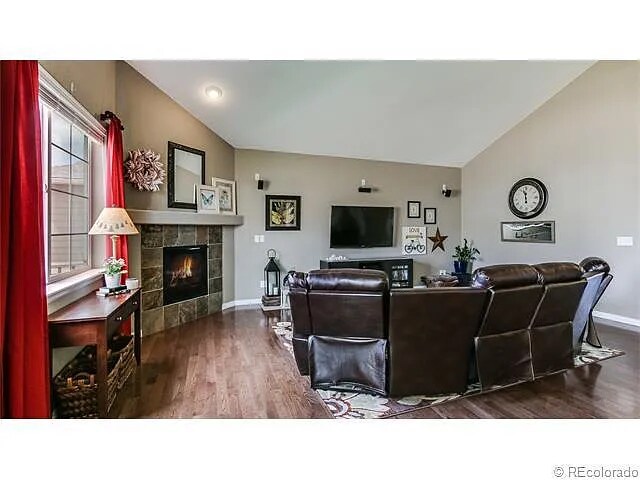 Foto del edificio - 15437 Coopers Hawk Ct