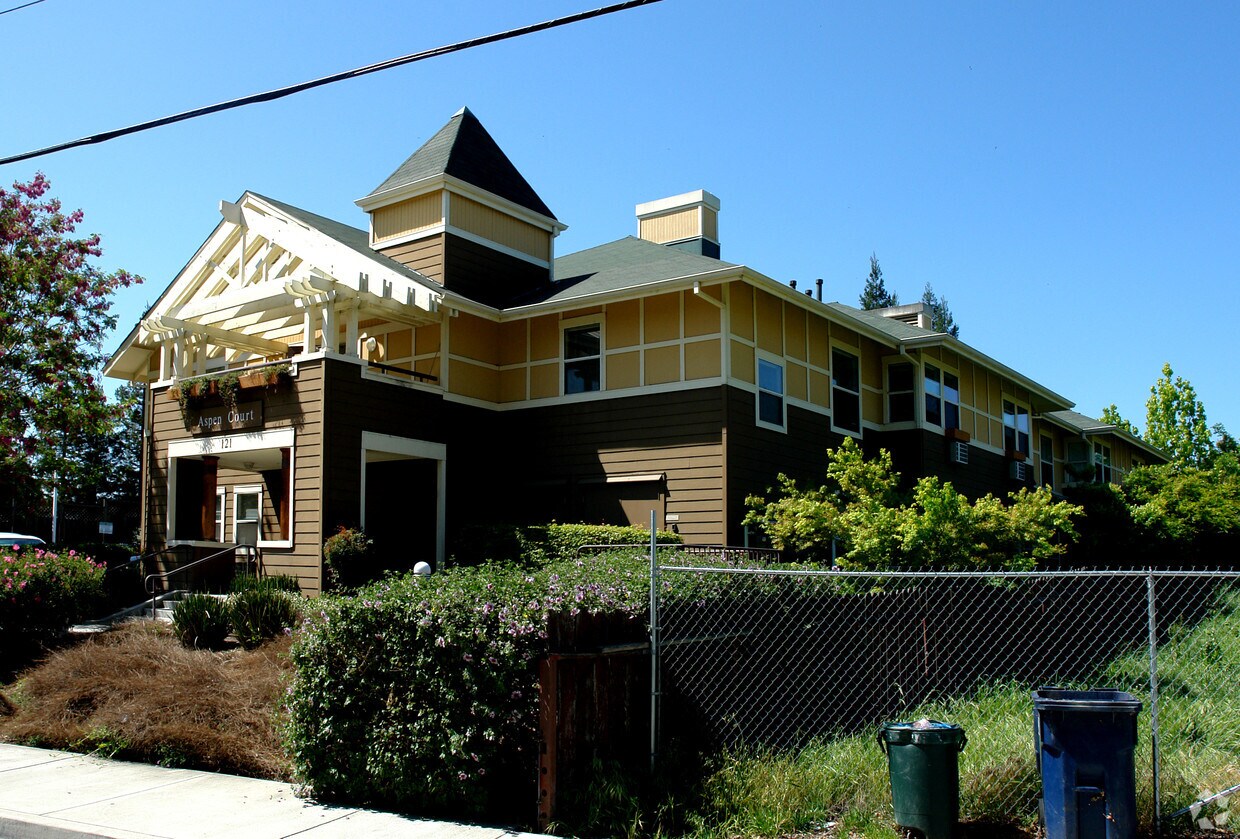 Aspen Court Apartments in Martinez, CA