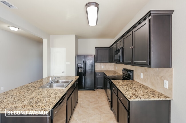 Building Photo - 661 Creekview Dr