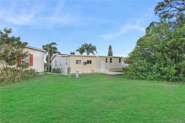 Building Photo - 7073 SE Birchwood Ln