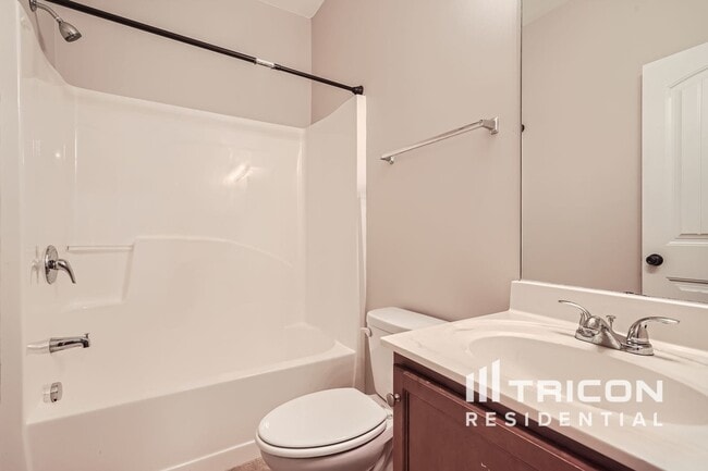 Building Photo - 301 Arbor Pl