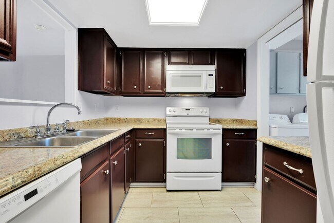 Foto del edificio - Move-In Ready 2-Bedroom Condo in Prime San Antonio Location