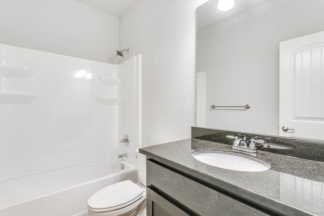Building Photo - ? 1/2 Off First Month’s Rent! ?