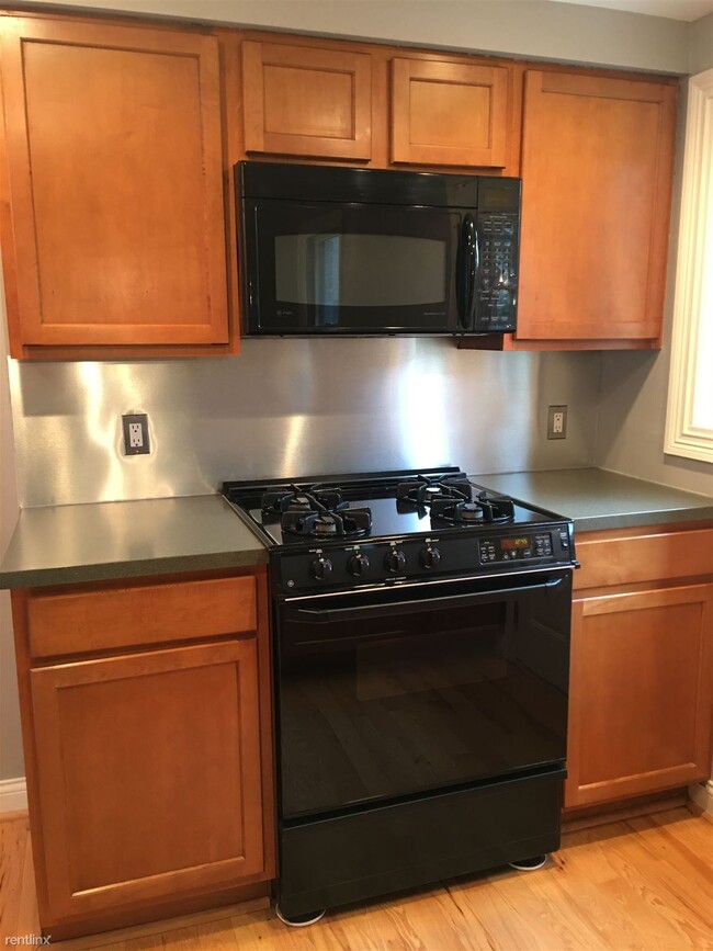 Building Photo - 2 br, 1 bath Condo - Graefield Condominiums