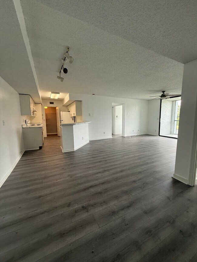 Building Photo - 13565 Eagle Ridge Dr