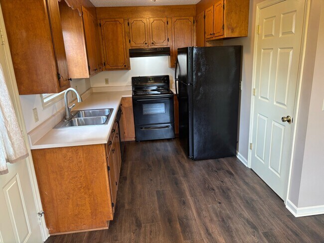 Foto del edificio - 523 Woods Dr