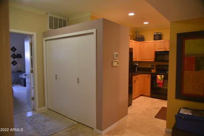 Building Photo - 7700 E Gainey Ranch Rd