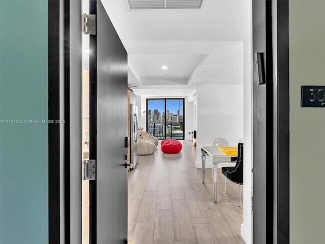 Foto del edificio - 121 NE 34th St