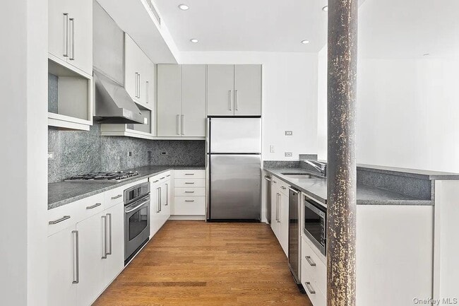 Foto del edificio - 102 Fulton St