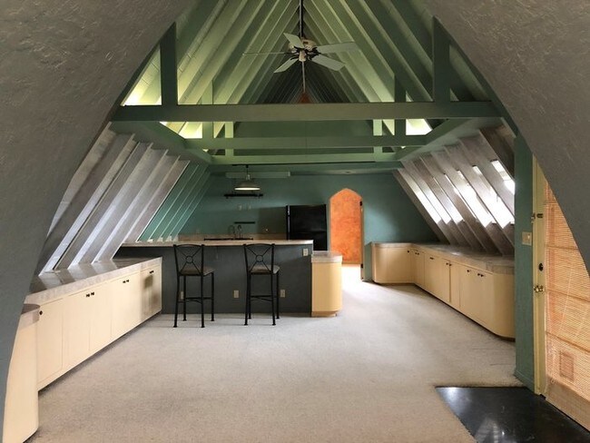 Foto del edificio - 160 Monterey Ave