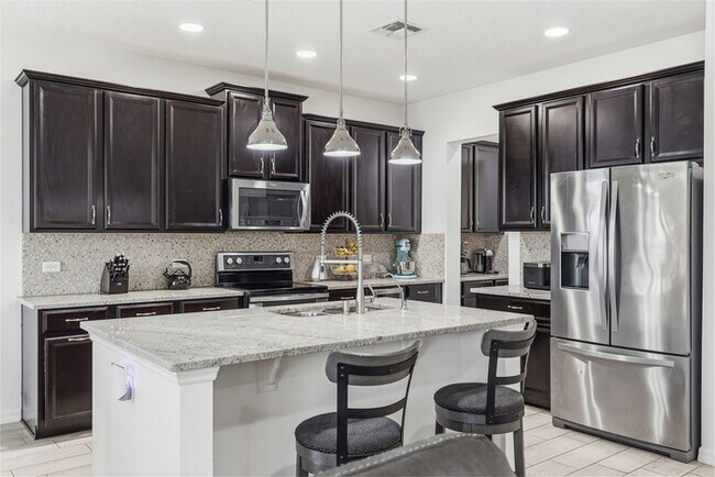 Foto del edificio - Waterfront Lake Nona Pool Home