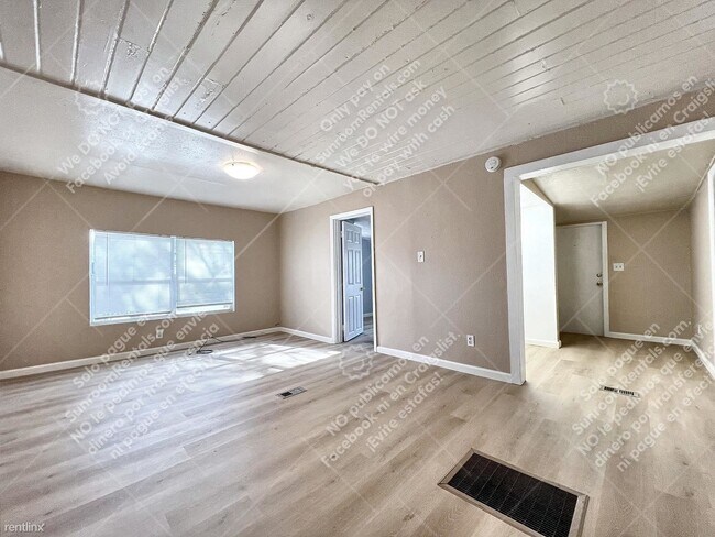 Building Photo - 3 br, 1 bath House - 2902 E Caracas St