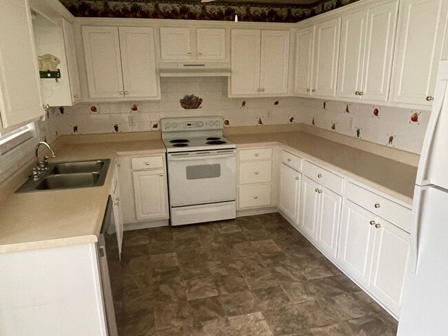 Building Photo - 3 Bedroom 2 Bath Single Family House in Ca...