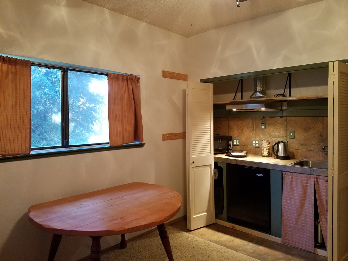 Sitting room with Kitchenette - 308 Trout Lake