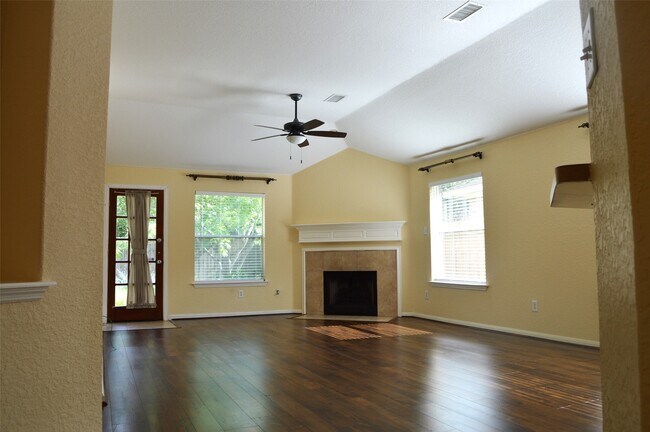 Foto del edificio - 18011 Rose Hill Park Ln