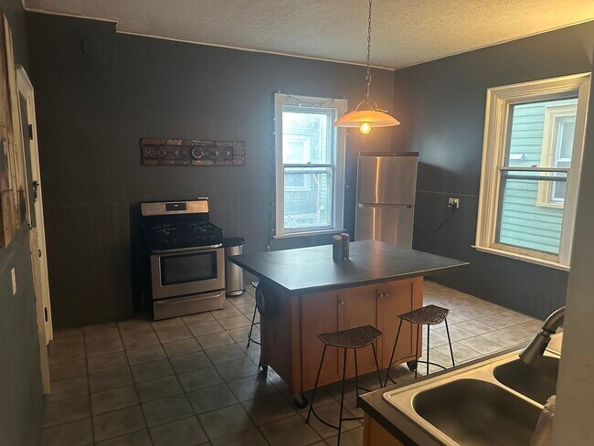 Foto del edificio - 569 Elmwood Ave