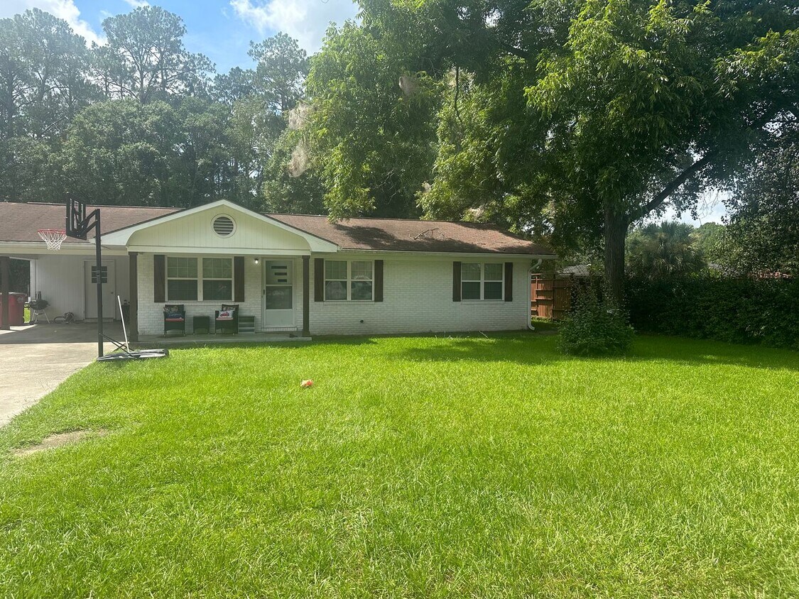 269 E Tollison St, Baxley, GA 31513 House Rental in Baxley, GA