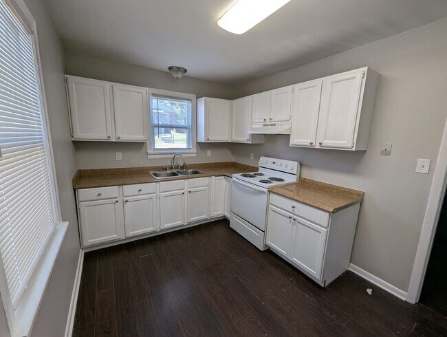 Foto del edificio - Pretty on Penfield - 3 Bedroom, 1 Bath Cha...