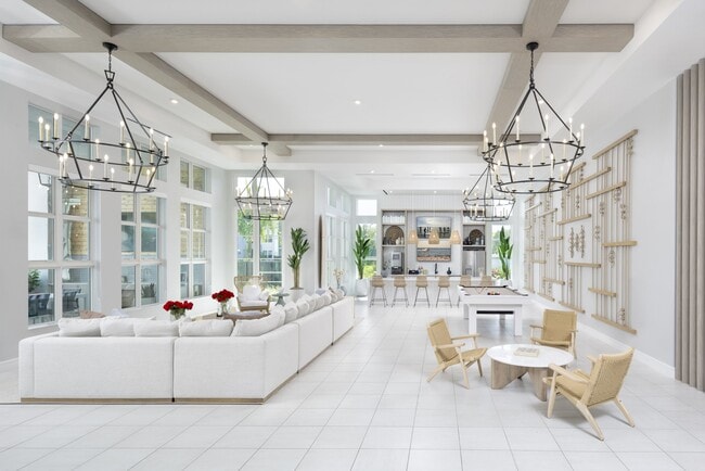 Building Photo - Everly