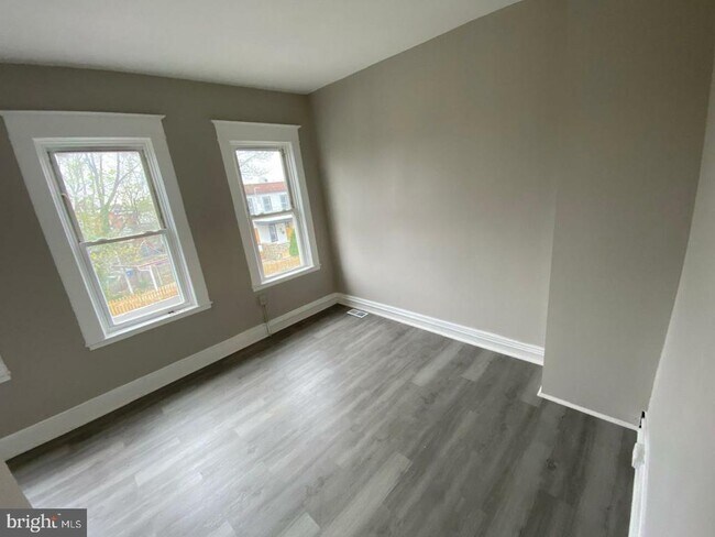 Building Photo - 3200 Phelps Ln