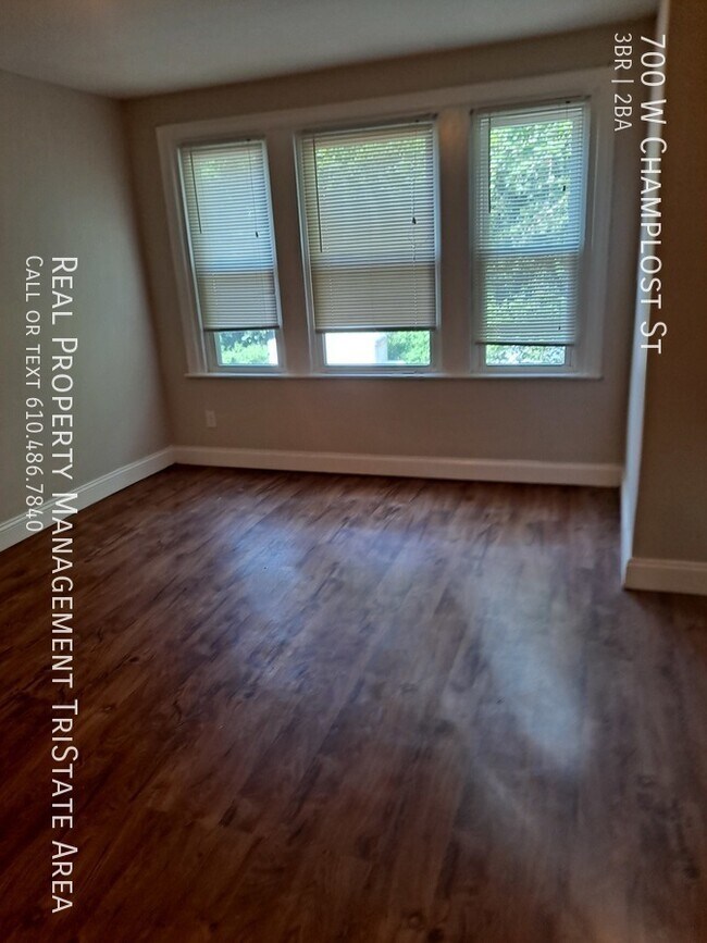 Building Photo - 700 W Champlost Ave
