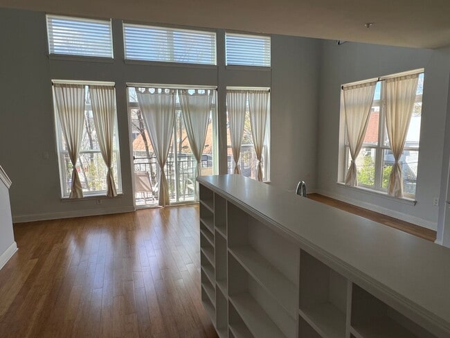Building Photo - 2 Bedroom Downtown Milwaukee Condo