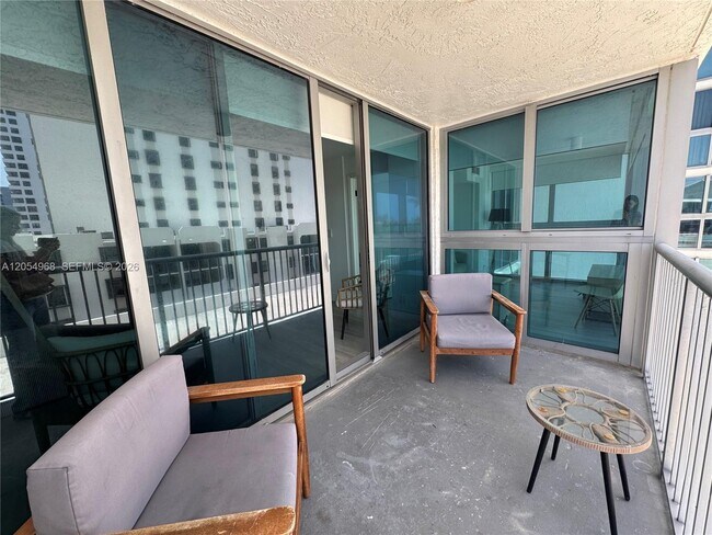 Foto del edificio - 2655 Collins Ave