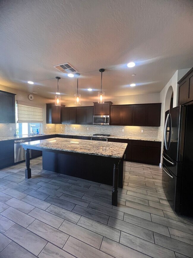 Building Photo - 580 Hampton St