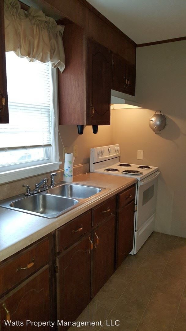 Building Photo - 203 College Dr