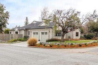 Building Photo - 120 Sioux Ln