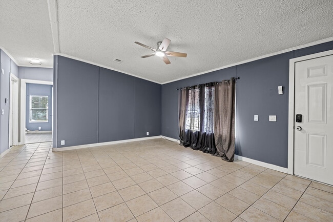 Building Photo - 10592 SW Sandalfoot Blvd
