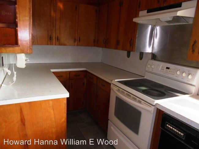 Building Photo - 486 Folly Rd