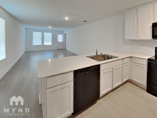 Building Photo - 1262 Basswood Dr