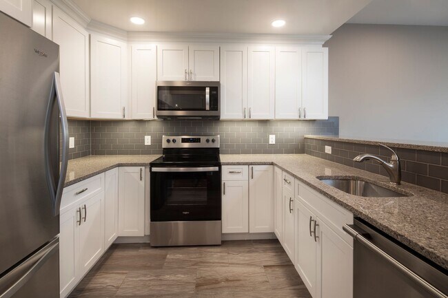 Interior Photo - The Atrium @ Anderson Station: In-Unit Washer & Dryer, Cold Water Included, Fitness Center, and C...