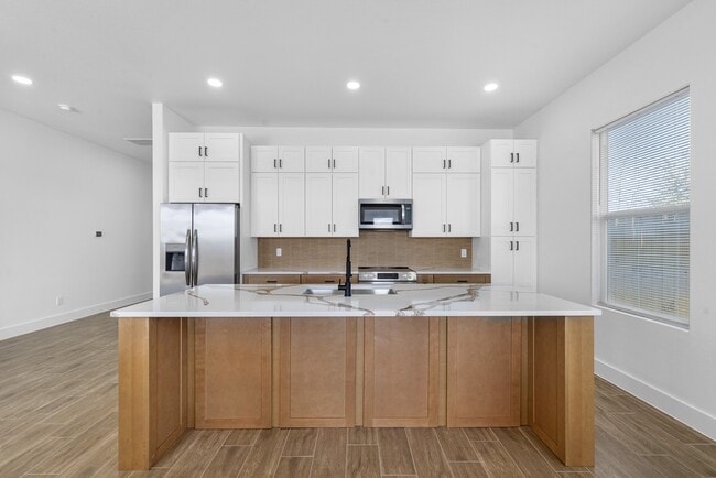 Building Photo - 510 Rd 5844