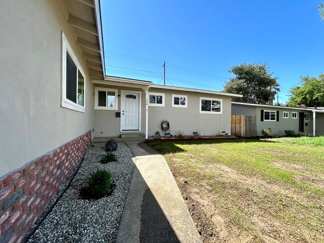 Building Photo - Beautiful 3 bedroom 2 Bathroom For Rent in...