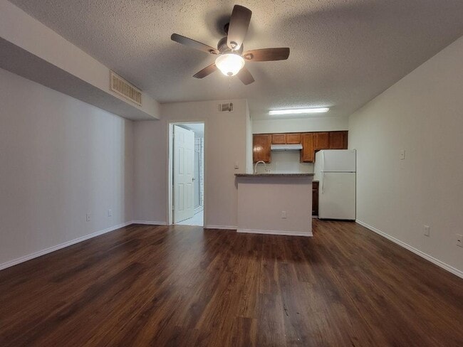 Building Photo - 9809 Walnut St