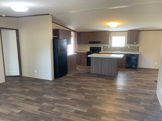 Building Photo - 22935 Black Cherry