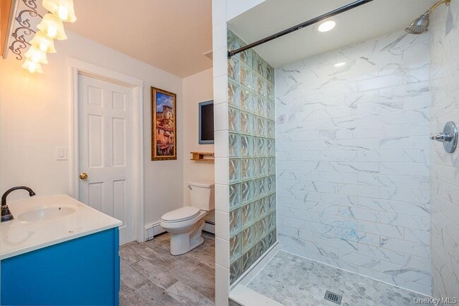 Building Photo - 17 Old Lake Rd