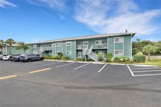 Building Photo - 146 Cypress Way E