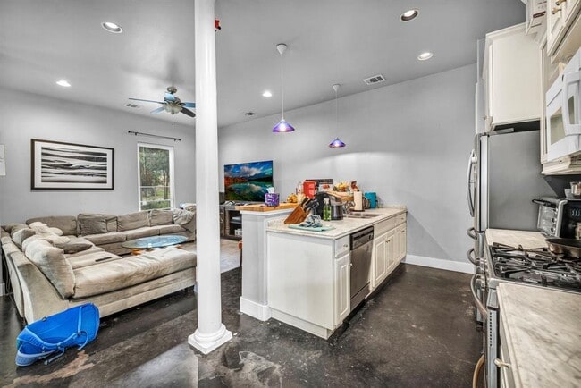 Foto del edificio - 4517 Depew Ave