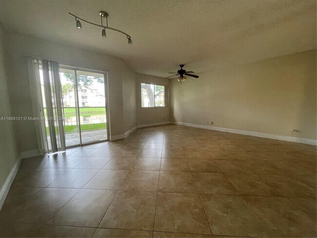 Building Photo - 9899 Westview Dr