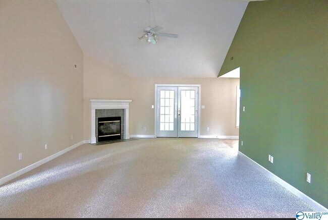 Building Photo - 127 Knotting Pl