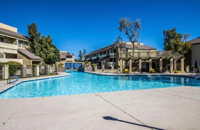 Foto del edificio - 1331 W Baseline Rd